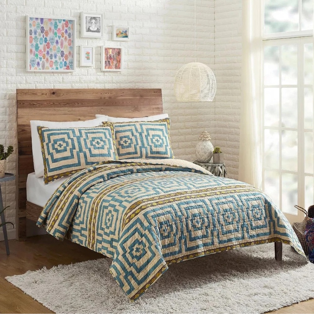 Blue Hypnotic Global Quilt & Sham Set